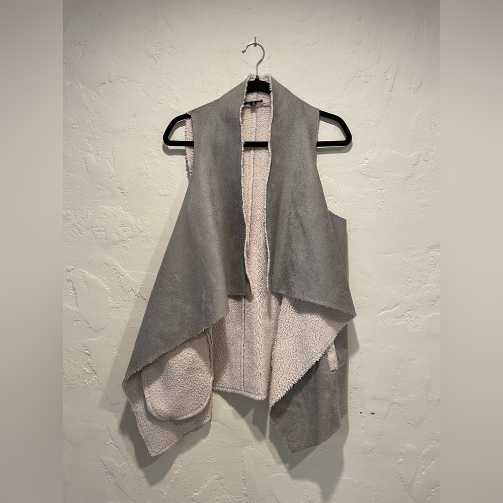 TCEC Gray Neutral Sheepskin Vest with Cream Fleece